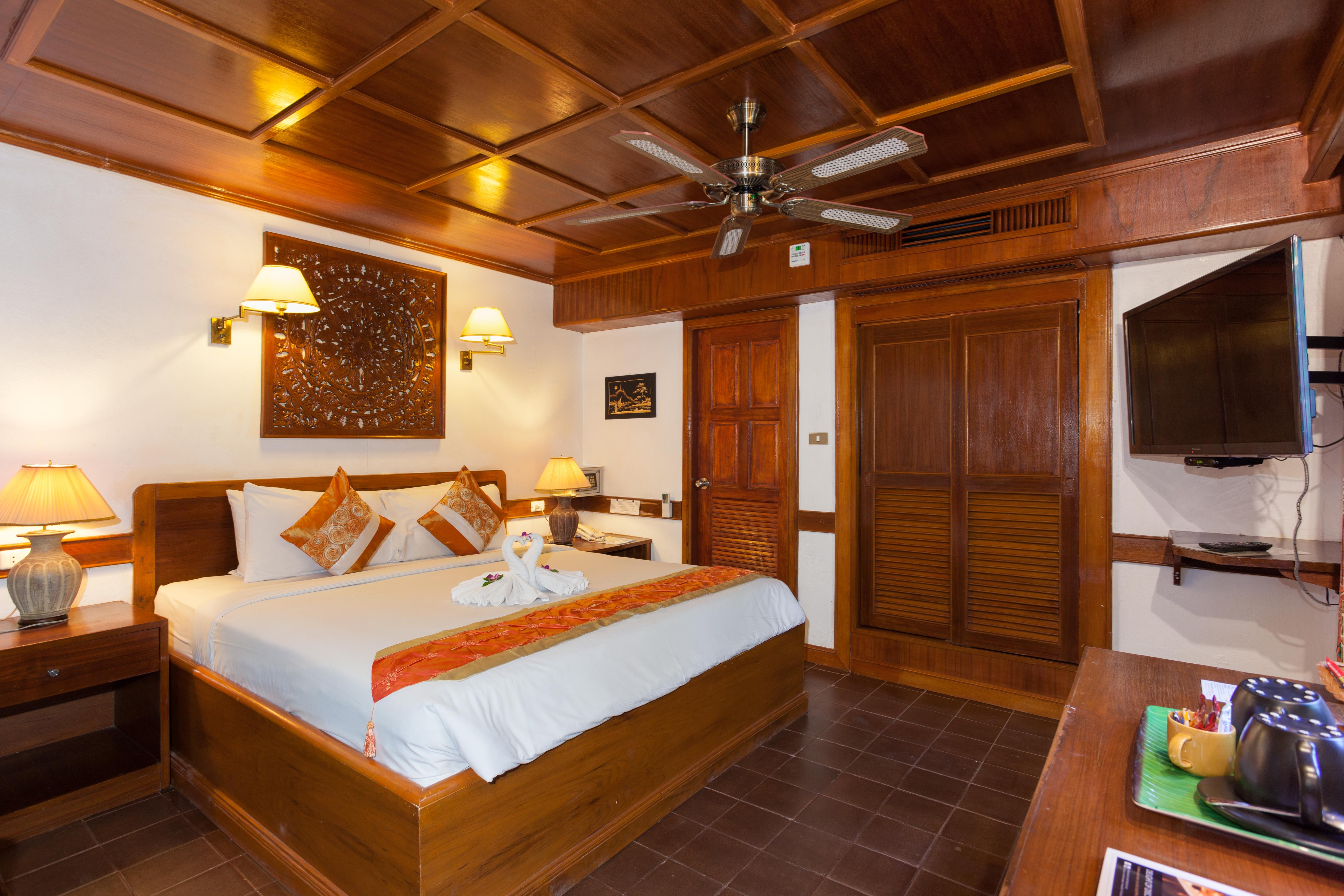 Tropica Bungalow Beach Hotel Patong Экстерьер фото