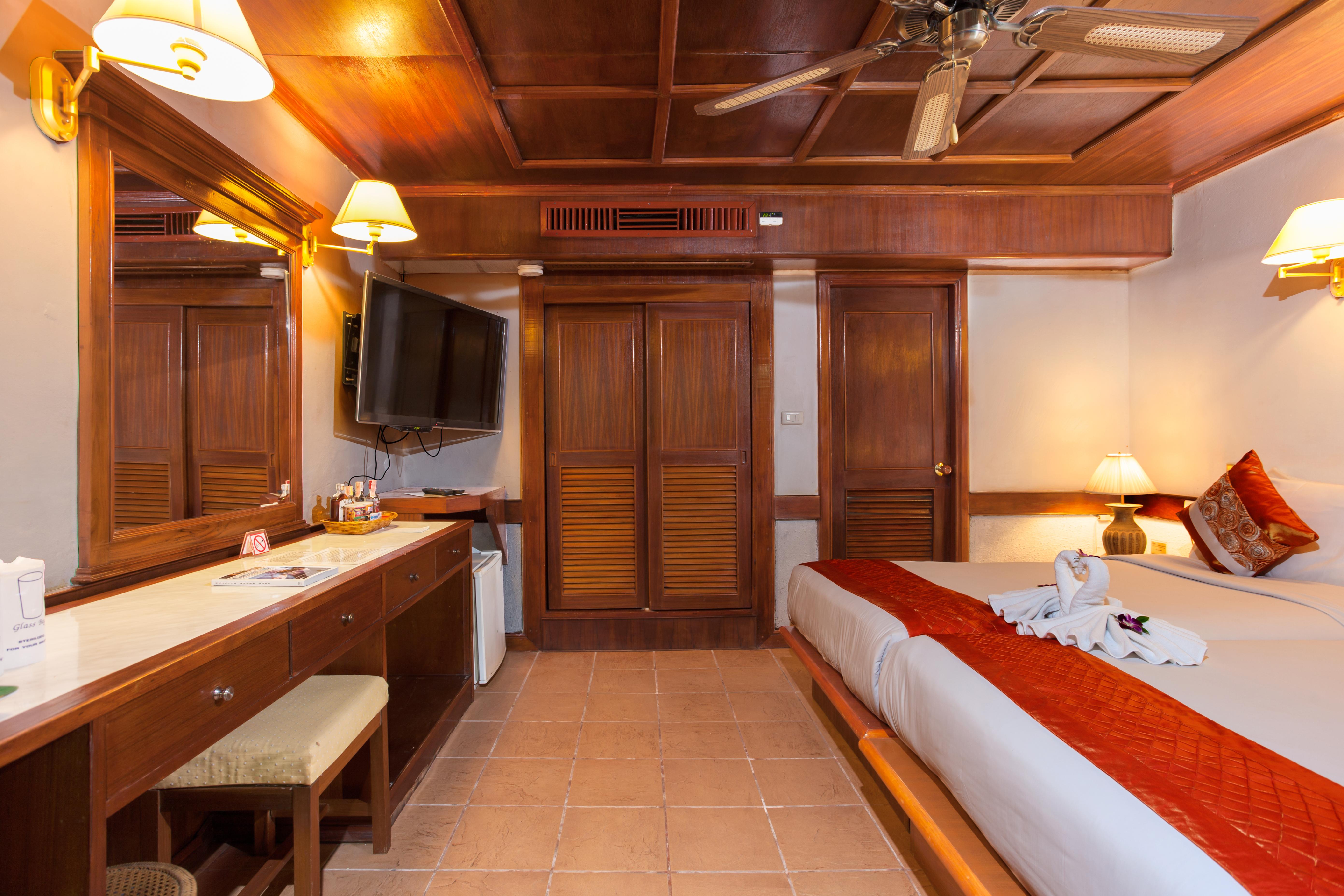 Tropica Bungalow Beach Hotel Patong Экстерьер фото