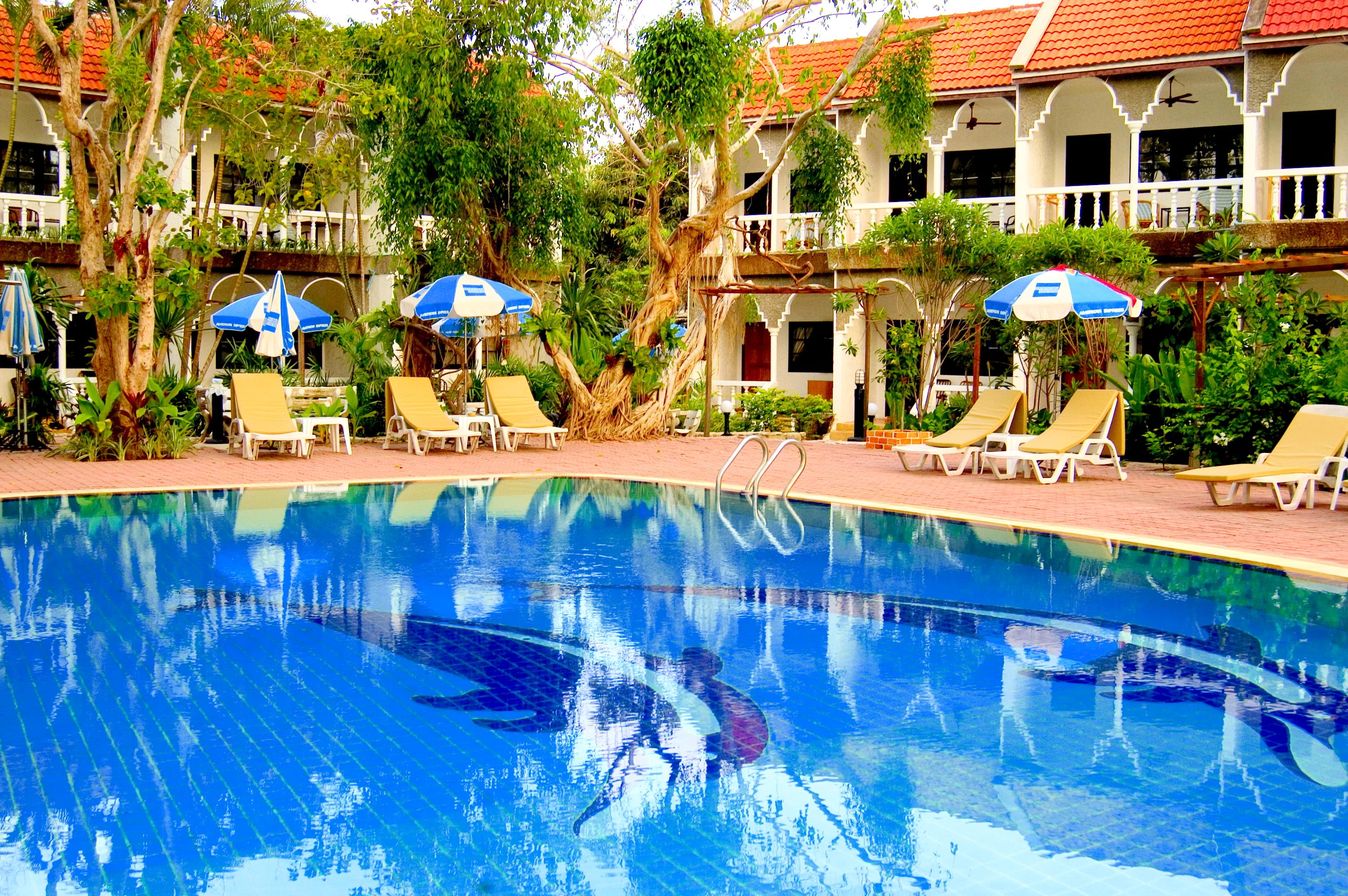 Tropica Bungalow Beach Hotel Patong Экстерьер фото