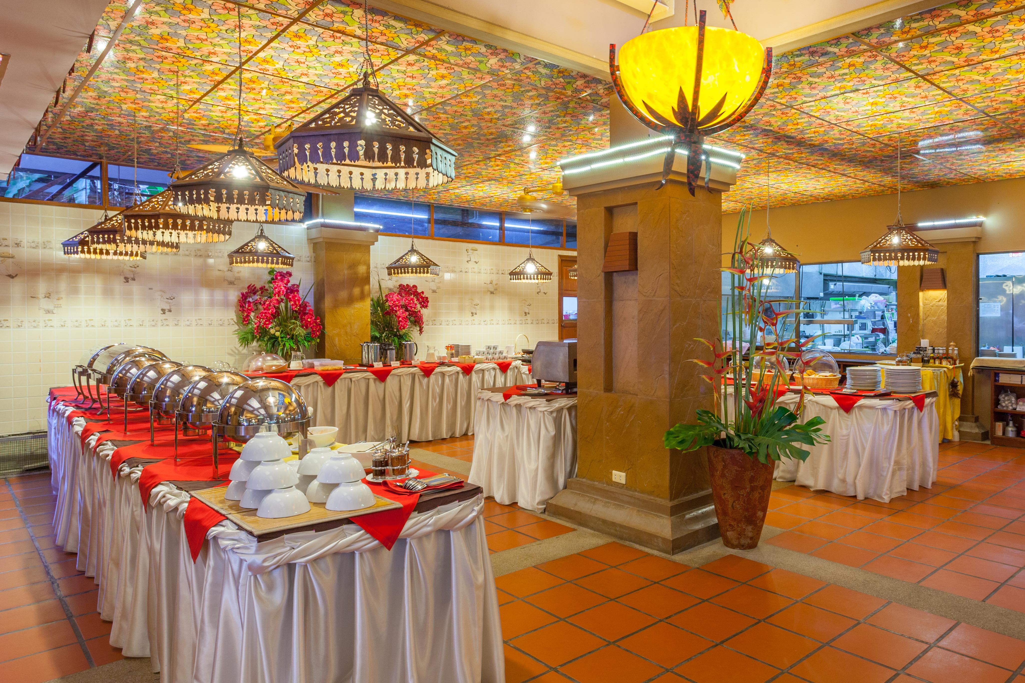 Tropica Bungalow Beach Hotel Patong Экстерьер фото