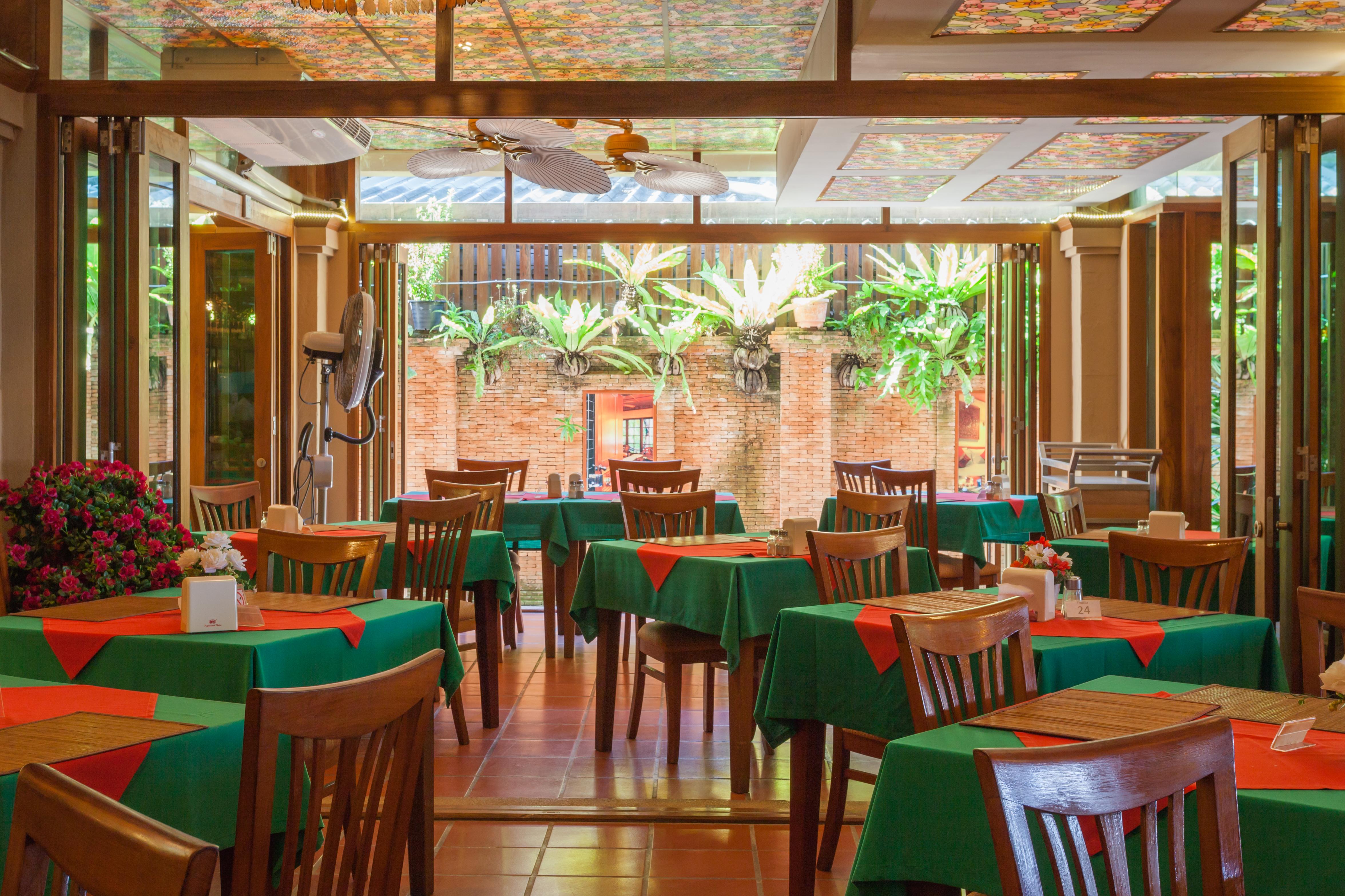 Tropica Bungalow Beach Hotel Patong Экстерьер фото