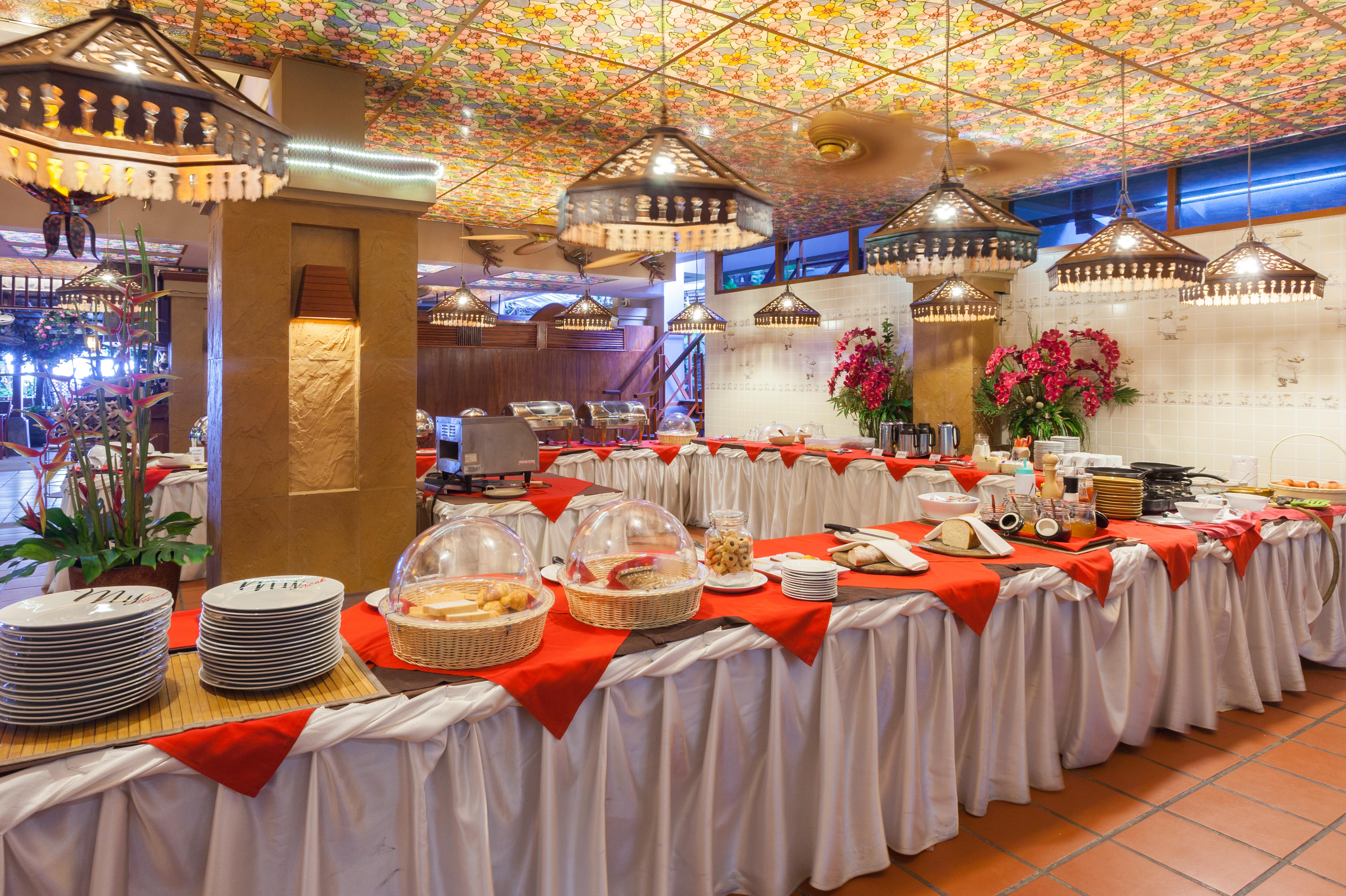 Tropica Bungalow Beach Hotel Patong Экстерьер фото