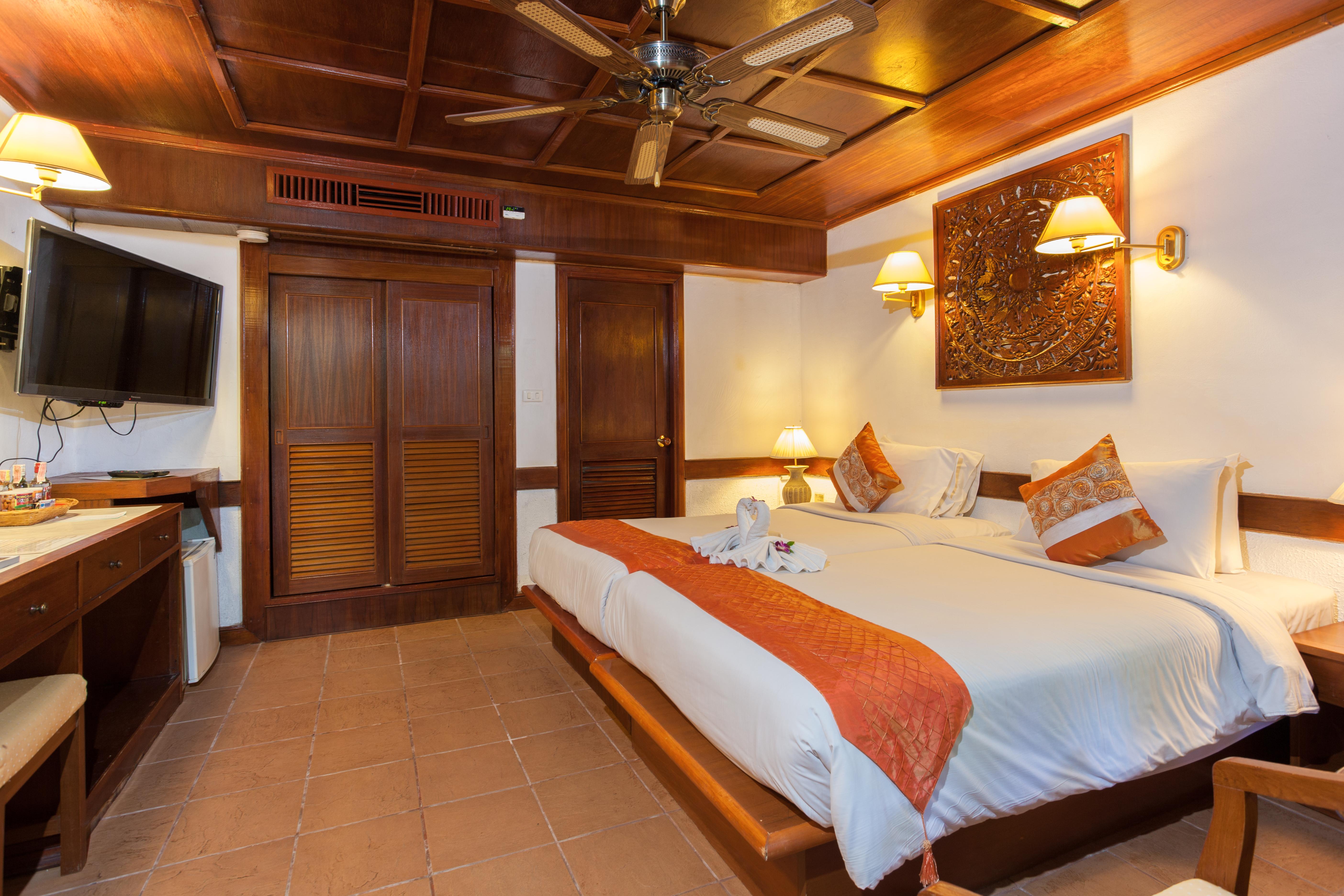 Tropica Bungalow Beach Hotel Patong Экстерьер фото