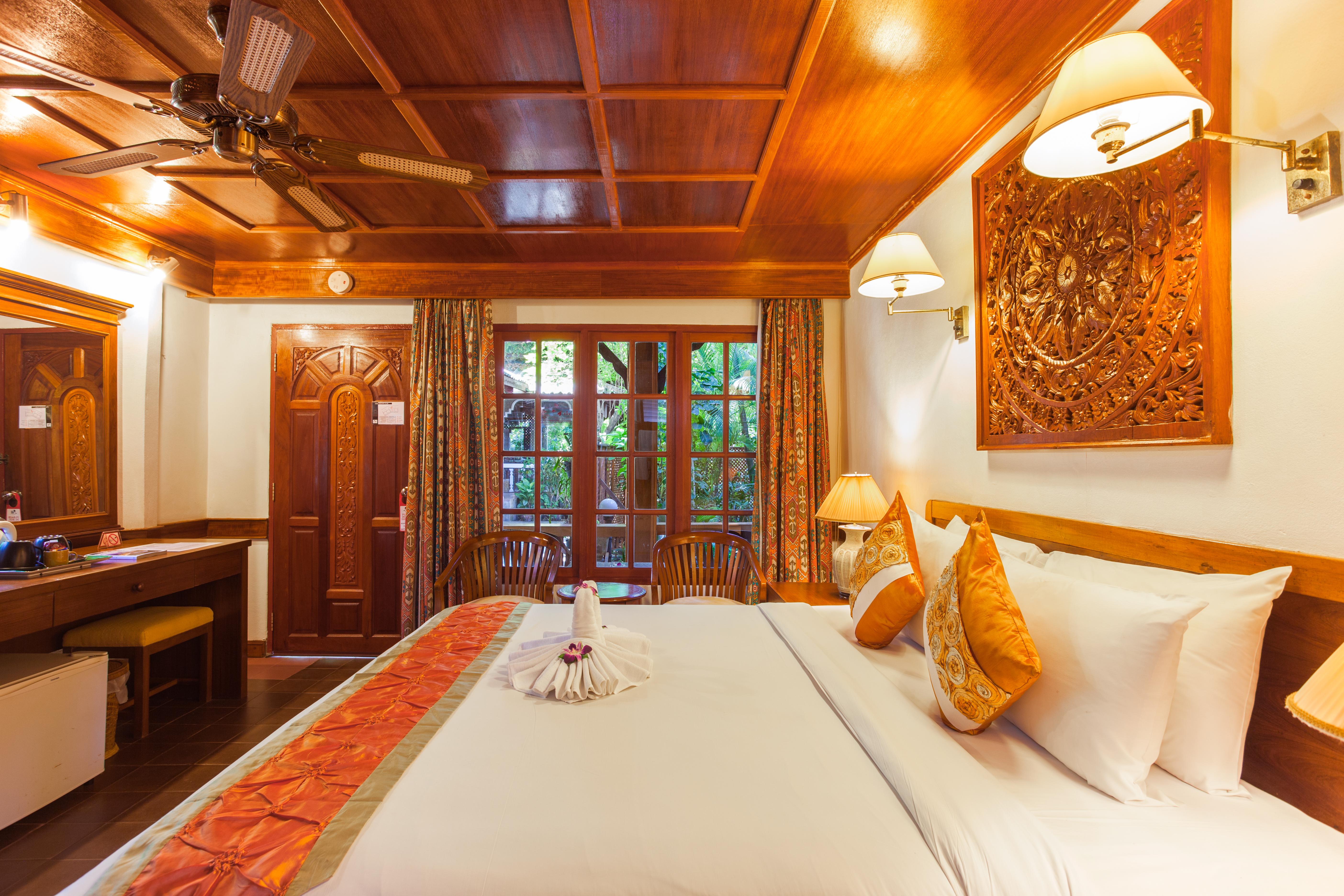 Tropica Bungalow Beach Hotel Patong Экстерьер фото