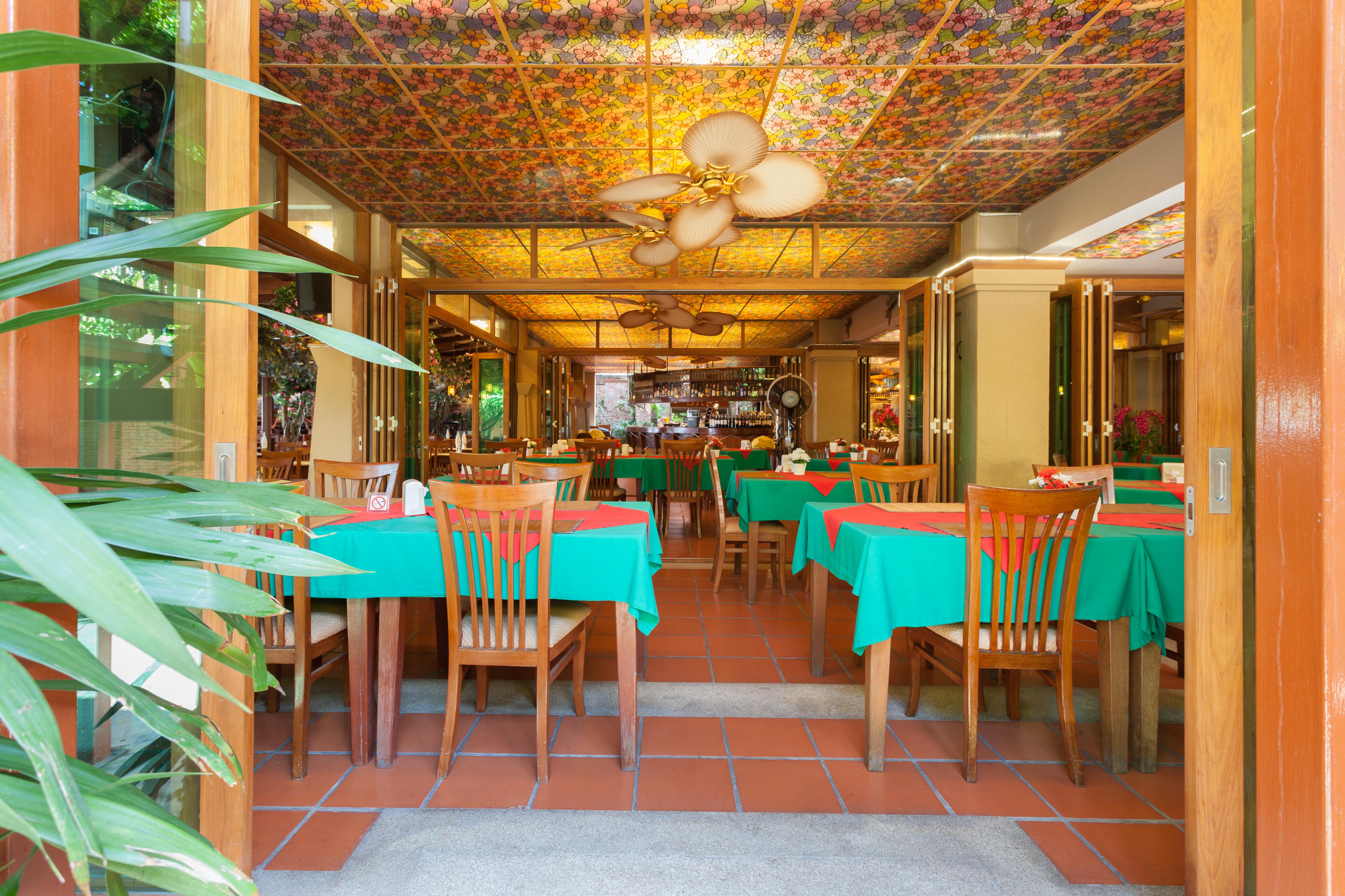 Tropica Bungalow Beach Hotel Patong Экстерьер фото